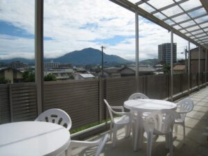 太宰府アカデミー本館のテラス